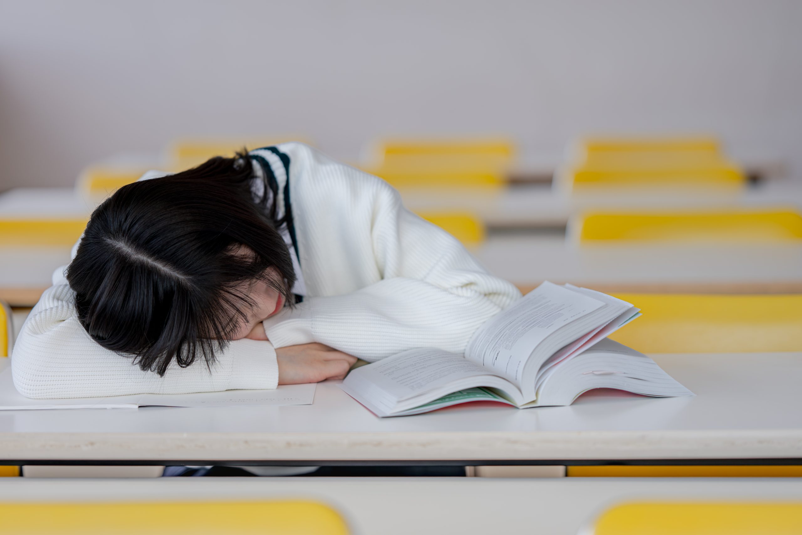 受験勉強に集中できないのは甘え？やる気を出す対処法やNG行動を紹介のアイキャッチ画像