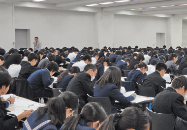 本番さながらのリハーサルテスト「県立御三家公開模試」で、合格の可能性を分析します。
