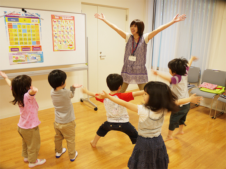 ダンスを通して英語を楽しむ子どもたち